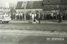 Wypadek samochodowy, ul. Feliksa Dzierżyńskiego, Białystok, druga połowa lat 70. XX w., fot. ze zbiorów Andrzeja Trzcińskiego