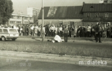 Wypadek samochodowy, ul. Feliksa Dzierżyńskiego, Białystok, druga połowa lat 70. XX w., fot. ze zbiorów Andrzeja Trzcińskiego