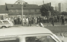 Wypadek samochodowy, ul. Feliksa Dzierżyńskiego, Białystok, druga połowa lat 70. XX w., fot. ze zbiorów Andrzeja Trzcińskiego