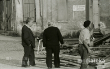 Rozbi&oacute;rka domu, ul. Feliksa Dzierżyńskiego, Białystok, druga połowa lat 70. XX w., fot. ze zbior&oacute;w Andrzeja Trzcińskiego