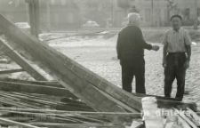 Rozbiórka domu, ul. Feliksa Dzierżyńskiego, Białystok, druga połowa lat 70. XX w., fot. ze zbiorów Andrzeja Trzcińskiego