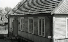 Dom drewniany, okolice ul. Młynowej, Białystok, druga połowa lat 70. XX w., fot. ze zbiorów Andrzeja Trzcińskiego