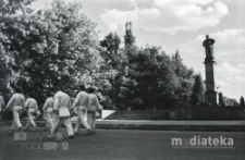 Pokaz karate, Park Planty, Białystok, druga połowa lat 70. XX w., fot. ze zbiorów Andrzeja Trzcińskiego