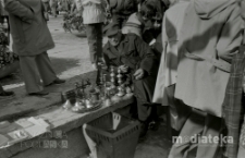 Giełda staroci, Plac XXX-lecia PRL, Białystok, ok. 1978 r., fot. ze zbiorów Andrzeja Trzcińskiego