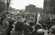 Pochód z okazji świięta 1 Maja, Aleja 1 Maja, Białystok, ok. 1978 r., fot. ze zbiorów Andrzeja Trzcińskiego