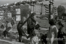 Giełda staroci, Plac XXX-lecia PRL, Białystok, ok. 1978 r., fot. ze zbiorów Andrzeja Trzcińskiego