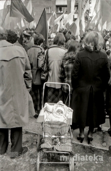 Poch&oacute;d z okazji świięta 1 Maja, Aleja 1 Maja, Białystok, ok. 1978 r., fot. ze zbior&oacute;w Andrzeja Trzcińskiego