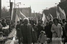 Pochód z okazji świięta 1 Maja, Aleja 1 Maja, Białystok, ok. 1978 r., fot. ze zbiorów Andrzeja Trzcińskiego