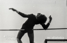 Stadion, skok wzwyż, ul. Jurowiecka, Białystok, ok. 1978 r., fot. ze zbiorów Andrzeja Trzcińskiego