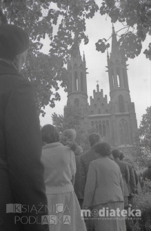 Procesja Bożego Ciała, Rynek Kościuszki, Białystok, druga połowa lat 70. XX w., fot. ze zbiorów Andrzeja Trzcińskiego