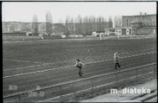 Stadion przy ul. Jurowieckiej, Białystok, druga połowa lat 70. XX w., fot. ze zbior&oacute;w Andrzeja Trzcińskiego