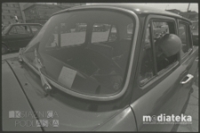 Portret mężczyzny w samochodzie, Białystok, druga połowa lat 70. XX w., fot. ze zbior&oacute;w Andrzeja Trzcińskiego