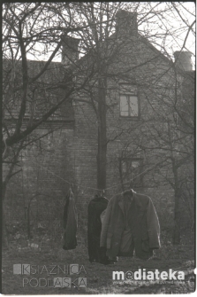 Suszenie prania, Białystok, druga połowa lat 70. XX w., fot. ze zbiorów Andrzeja Trzcińskiego