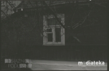 Drewniany dom przy ulicy Proletariackiej, Białystok, druga połowa lat 70. XX w., fot. ze zbiorów Andrzeja Trzcińskiego