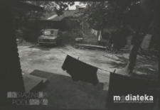 Podwórze przy starej zabudowie, Piaski, Białystok, druga połowa lat 70. XX w., fot. ze zbiorów Andrzeja Trzcińskiego