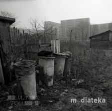 Zaplecze podwórza, okolice ul. Młynowej, Białystok, druga połowa lat 70. XX w., fot. ze zbiorów Andrzeja Trzcińskiego