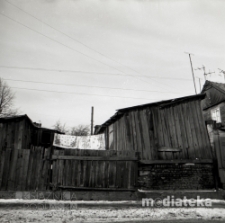 Zabudowa drewniana, okolice ul. Młynowej, Białystok, druga połowa lat 70. XX w., fot. ze zbiorów Andrzeja Trzcińskiego