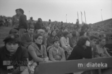 Publiczność na widowni amfiteatru, Wzgórze Kadzielnia, Kielce, 1980 r., fot. ze zbiorów Andrzej Trzcińskiego