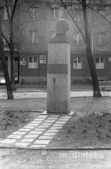 Pomnik Ludwika Zamenhofa, Skwer Ludwika Zamenhofa, Białystok, druga połowa lat 70. XX w., fot. ze zbiorów Andrzej Trzcińskiego