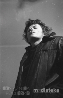 Portret mężczyzny z papierosem, Białystok, druga połowa lat 70. XX w., fot. ze zbiorów Andrzej Trzcińskiego