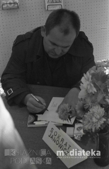 Spotkanie autorskie z Sokratem Janowiczem, Bielsk Podlaski, druga połowa lat 70. XX w., fot. ze zbiorów Andrzeja Trzcińskiego
