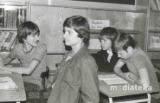 Młodzież w szkolnej ławce, Szkoła Podstawowa nr 25 im. Janusza Kusocińskiego, ul. Zwierzyniecka 9a, Białystok, druga połowa lat 70. XX w., fot. ze zbiorów Andrzeja Trzcińskiego