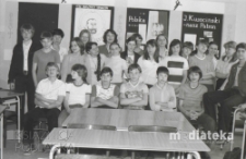 Zdjęcie klasowe, Szkoła Podstawowa nr 25 im. Janusza Kusocińskiego, ul. Zwierzyniecka 9a, Białystok, druga połowa lat 70. XX w., fot. ze zbiorów Andrzeja Trzcińskiego