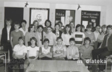 Zdjęcie klasowe, Szkoła Podstawowa nr 25 im. Janusza Kusocińskiego, ul. Zwierzyniecka 9a, Białystok, druga połowa lat 70. XX w., fot. ze zbiorów Andrzeja Trzcińskiego