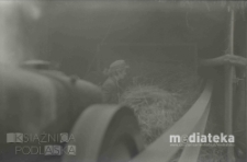 Młócenie słomy, druga połowa lat 70. XX w., fot. ze zbiorów Andrzeja Trzcińskiego