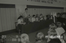 Szkolne obchody Dnia Zwycięstwa 9 maja, Białystok, druga połowa lat 70. XX w., fot. ze zbiorów Andrzeja Trzcińskiego