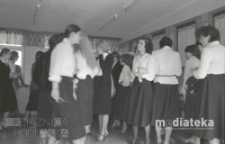 Egzaminy maturalne, Liceum Og&oacute;lnokształcące nr IV im. C.K.Norwida w Białymstoku, ul. Zwierzyniecka 9A, Białystok, druga połowa lat 70. XX w., fot. ze zbior&oacute;w Andrzeja Trzcińskiego