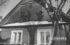 Drewniana zabudowa, ul. Czysta 22, Białystok, druga połowa lat 70. XX w., fot. ze zbior&oacute;w Andrzeja Trzcińskiego