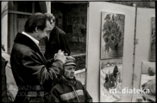 Obchody Święta Pracy 1 Maja, wystawa plenerowa, ul. Podleśna 2, Białystok, druga połowa lat 70. XX w., fot. ze zbior&oacute;w Andrzeja Trzcińskiego