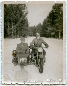 Mężczyźni w milicyjnym motorze, Białystok, lata 50., 60. XX w.