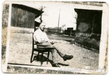 Luba Aleksander, Polski więzień, w tle spichlerz, w którym pracował, okolice Działdowa, 1943 r.
