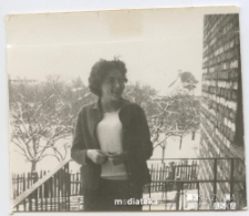 Portret Ireny Michalczuk na balkonie, ul. Proletariacka 9, Białystok - lata 70. XX w.