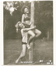 Uczennice Technikum Ekonomicznego na obozie szkolnym, Przewalanka (woj. podlaskie), koniec lat 60. XX w.