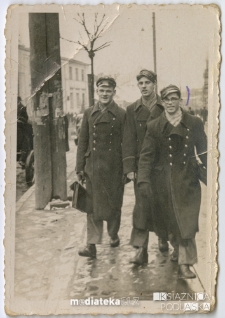 Chłopcy idący ulicą Jana Kilińskiego, Białystok, początek XX w.