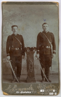 Portret Kazimierza Kuczyńskiego z kolegą w mundurze , Moskwa, 21.02.1908. Fot. Zakład Fotograficzny A. Antonowa