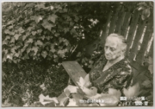 Portret Wacławy Rusinowicz w ogrodzie, Białystok, lata 70. XX w.