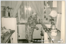 Wacława Rusinowicz w kuchni, Białystok, 1980 r.