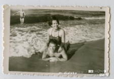 Halina i Czesław Kuczyńscy nad morzem, lata 60. XX w.