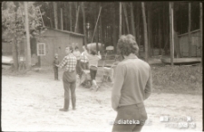 Prace porządkowe podczas kursu żeglarskiego dla dzieci i młodzieży na Stawach Dojlidzkich, Białystok, lata 60. 70. XX w.