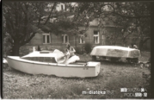Budowa jachtu, ul. Starobojarska 18, Białystok, 1975 r.