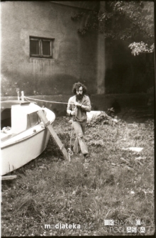 Praca przy jachcie, ul. Starobojarska 18, Białystok, 1975 r.