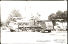 Przenoszenie jachtu na ciężarówkę, lata 70. XX w.