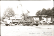 Przenoszenie jachtu na ciężarówkę, lata 70. XX w.