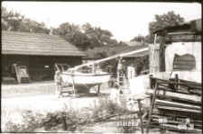 Praca przy jachcie, lata 70. XX w.