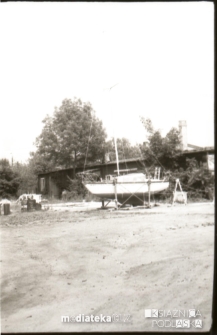 Praca przy jachcie, lata 70. XX w.