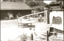 Praca przy jachcie, lata 70. XX w.